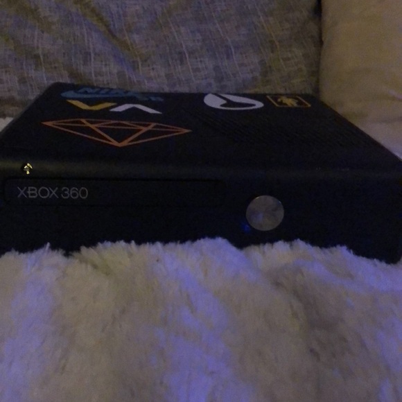 Xbox 360 and games - Picture 2 of 2